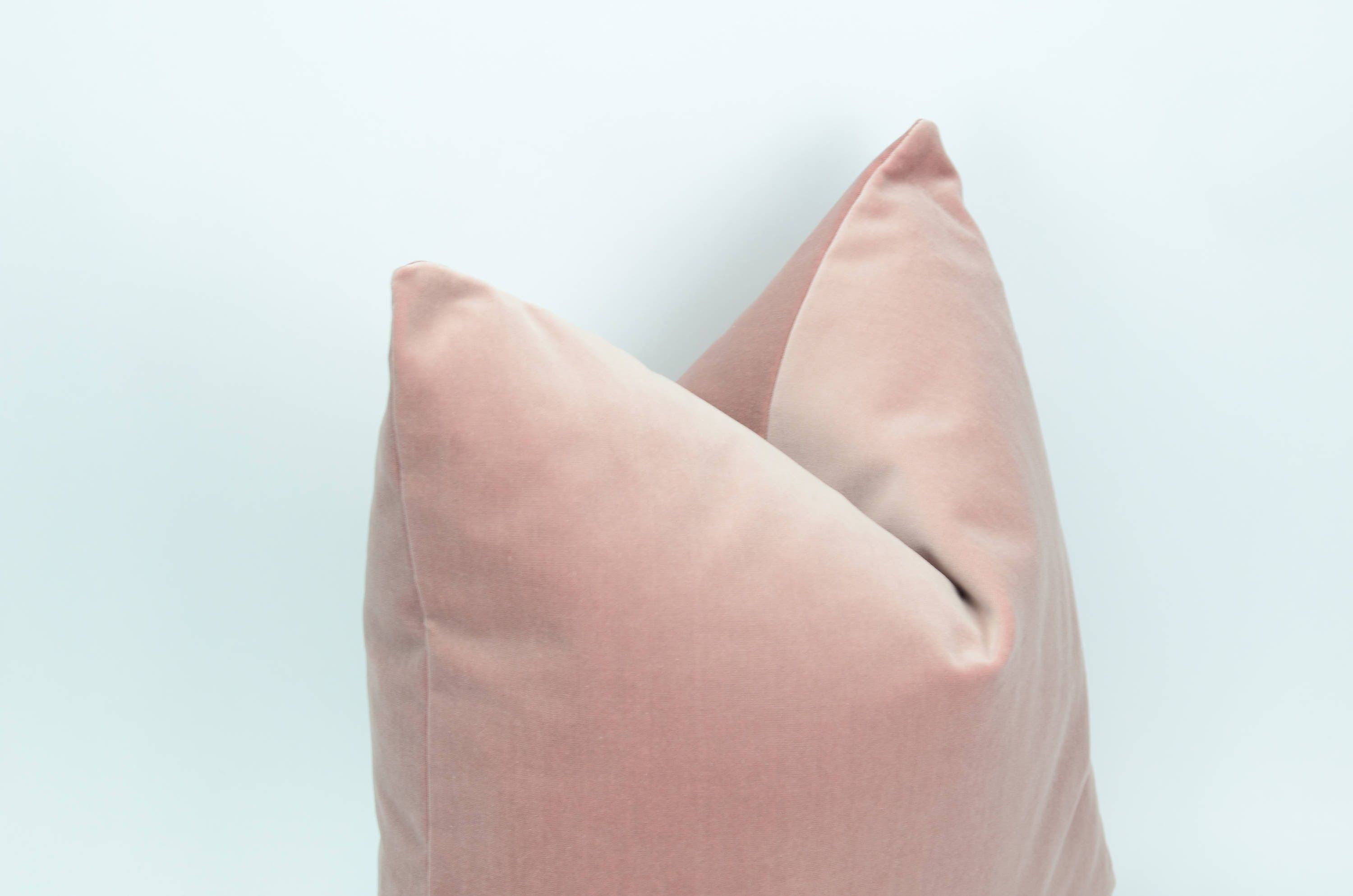 Dusty pink velvet pillow  // dusty pink velvet cushion // velvet pillow cover // pink velvet cushion