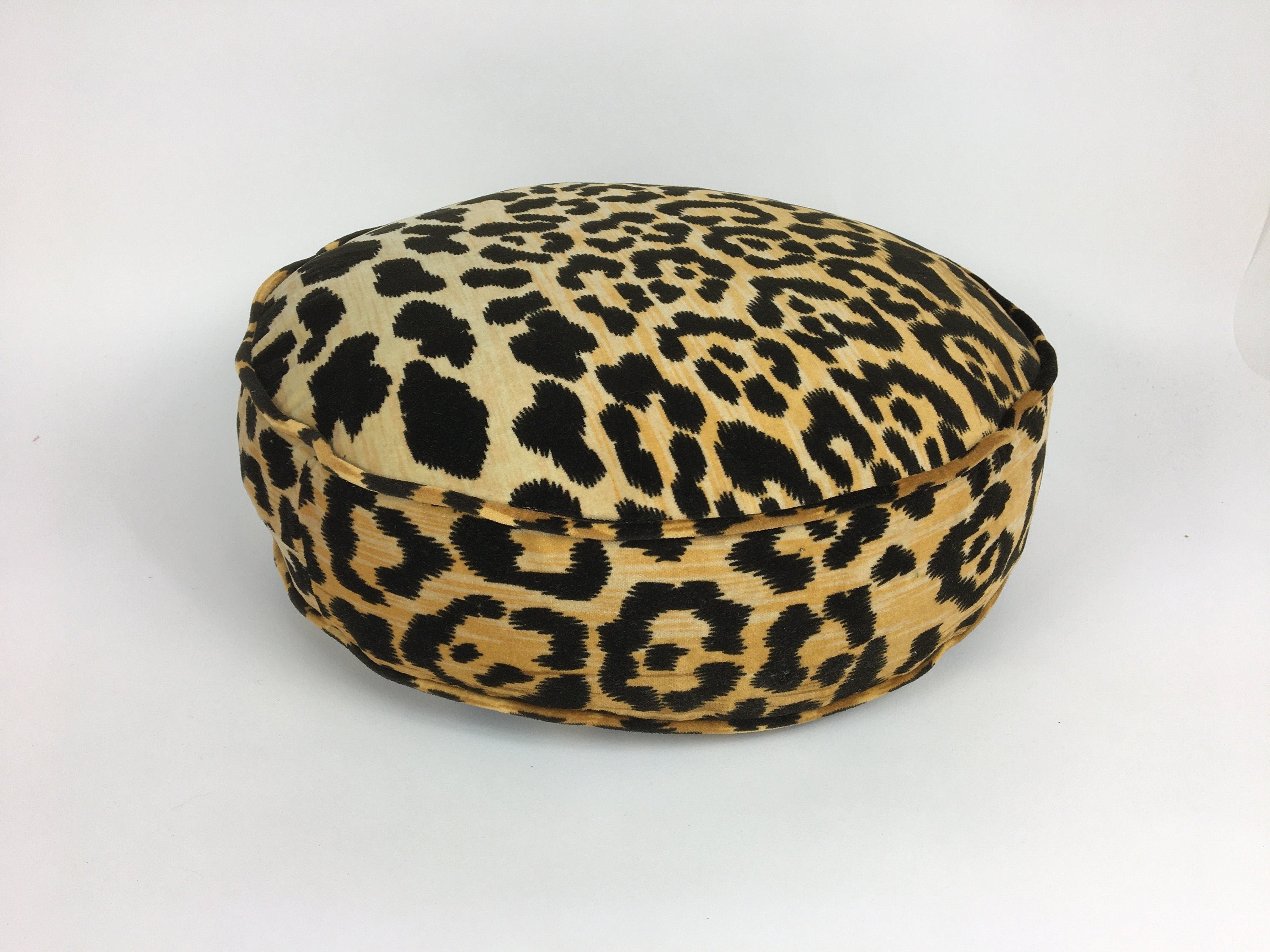 leopard round pillow // round velvet pillow // round box pillow //  //  velvet round cushion // round floor pillow